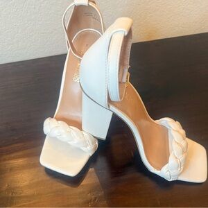 Dream Pairs White Sandals with Ankle strap.  Block Heel & Braided upper sz 8